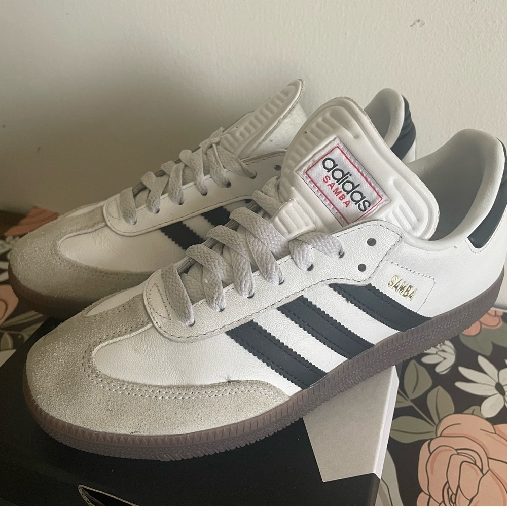 adidas Samba White Sneakers with Black Stripes & Gum Sole Womens 7.5 or Mens 6.5